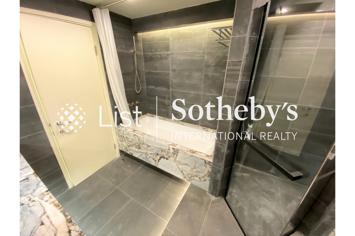 Convention Plaza Apartments 會展中心 會景閣 | Master Bathroom