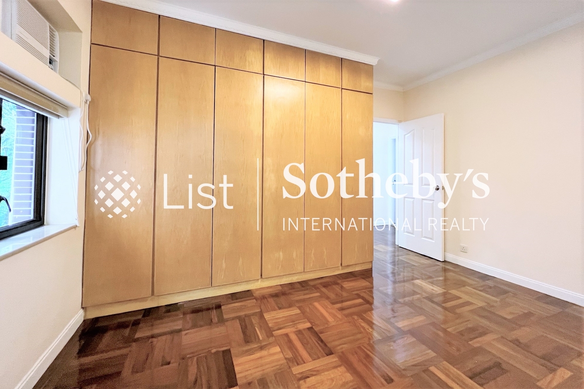 Champion Court 金鞍大廈 | Built-in Wardrobe in Master Bedroom 