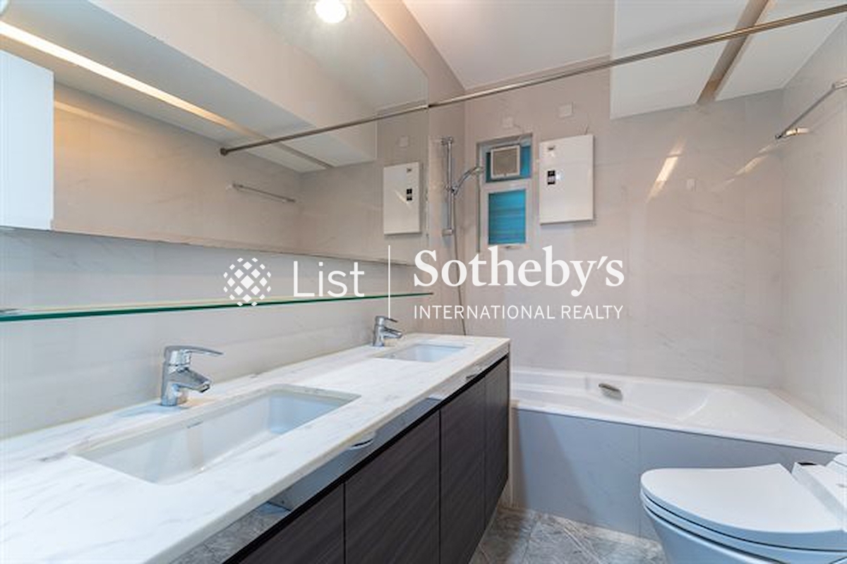 Champion Court 金鞍大廈 | Master Bathroom