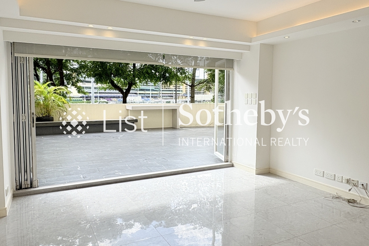 Champion Court 金鞍大廈 | Living and Dining Room