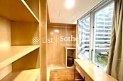 Convention Plaza Apartments 會展中心 會景閣 | Walk-in Closet in Master Bedroom 