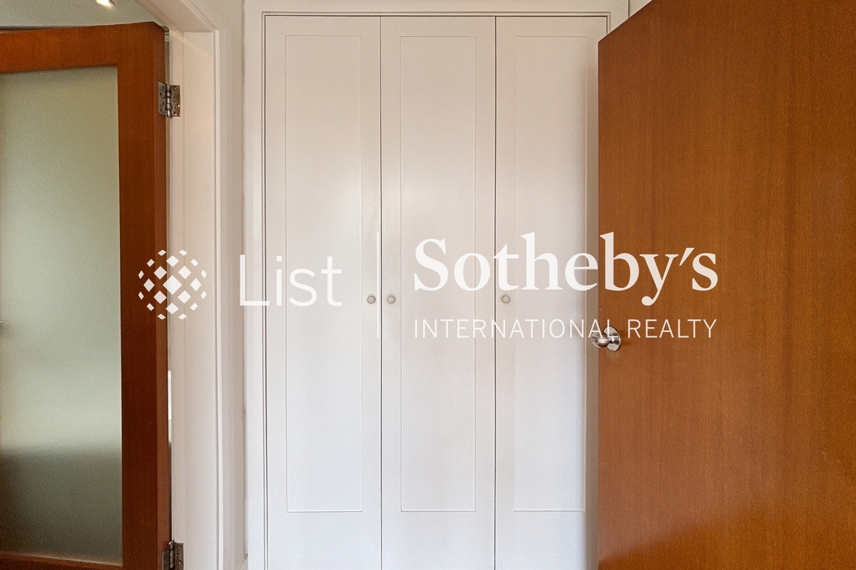 Bamboo Grove 竹林苑 | Built-in Wardrobe in Master Bedroom 