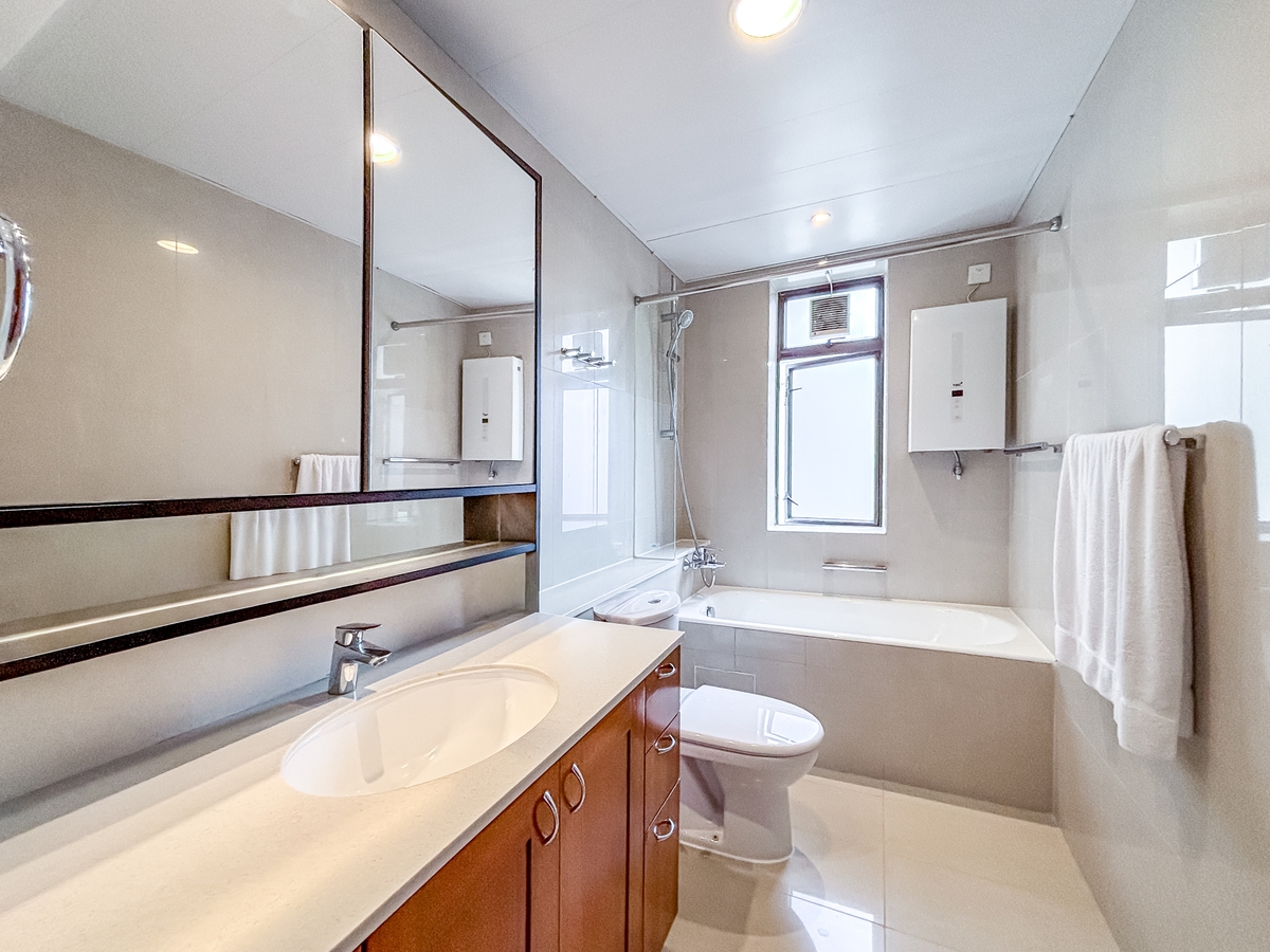 Bamboo Grove 竹林苑 | Master Bathroom