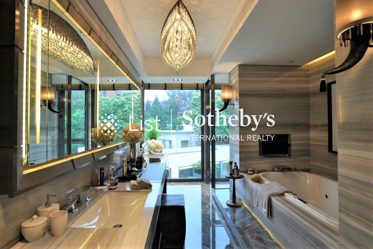 No. 50 Stanley Village Road 赤柱村道50号 | Master Bathroom