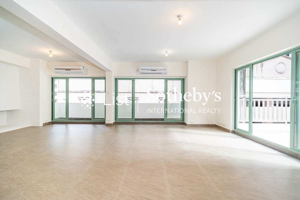 Ivory Court 華麗閣 | Living and Dining Room