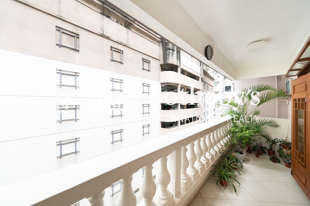 Ivory Court 华丽阁 | Balcony off Living and Dining Room
