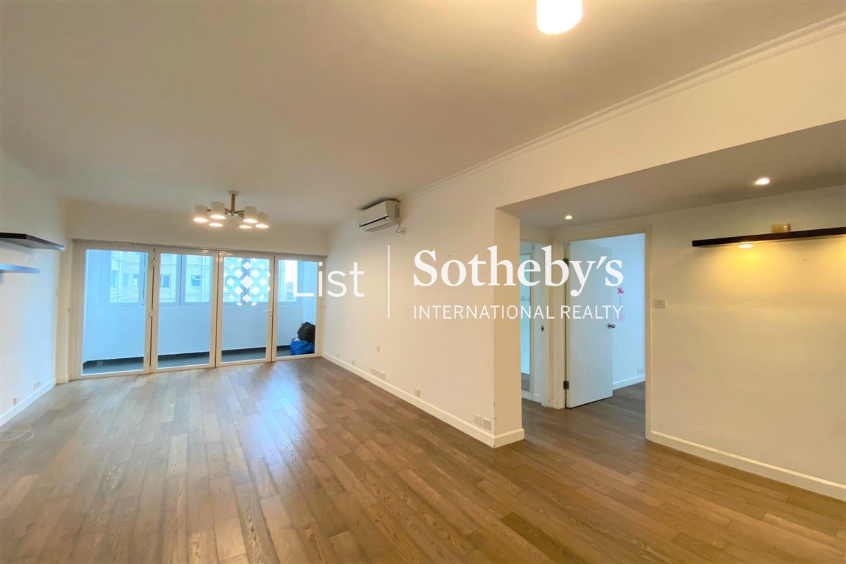 King's Garden 健園 | Living and Dining Room