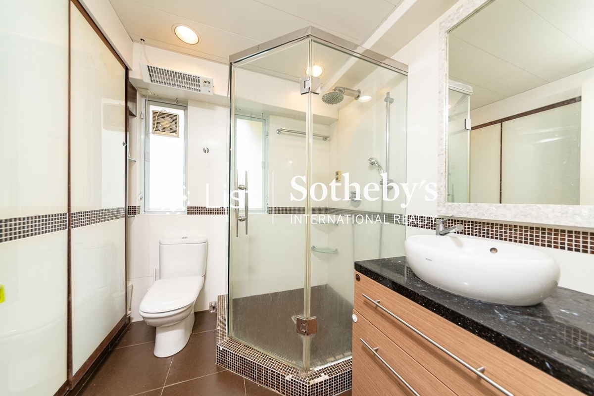 Friendship Court 友誼大廈 | Guest Bathroom