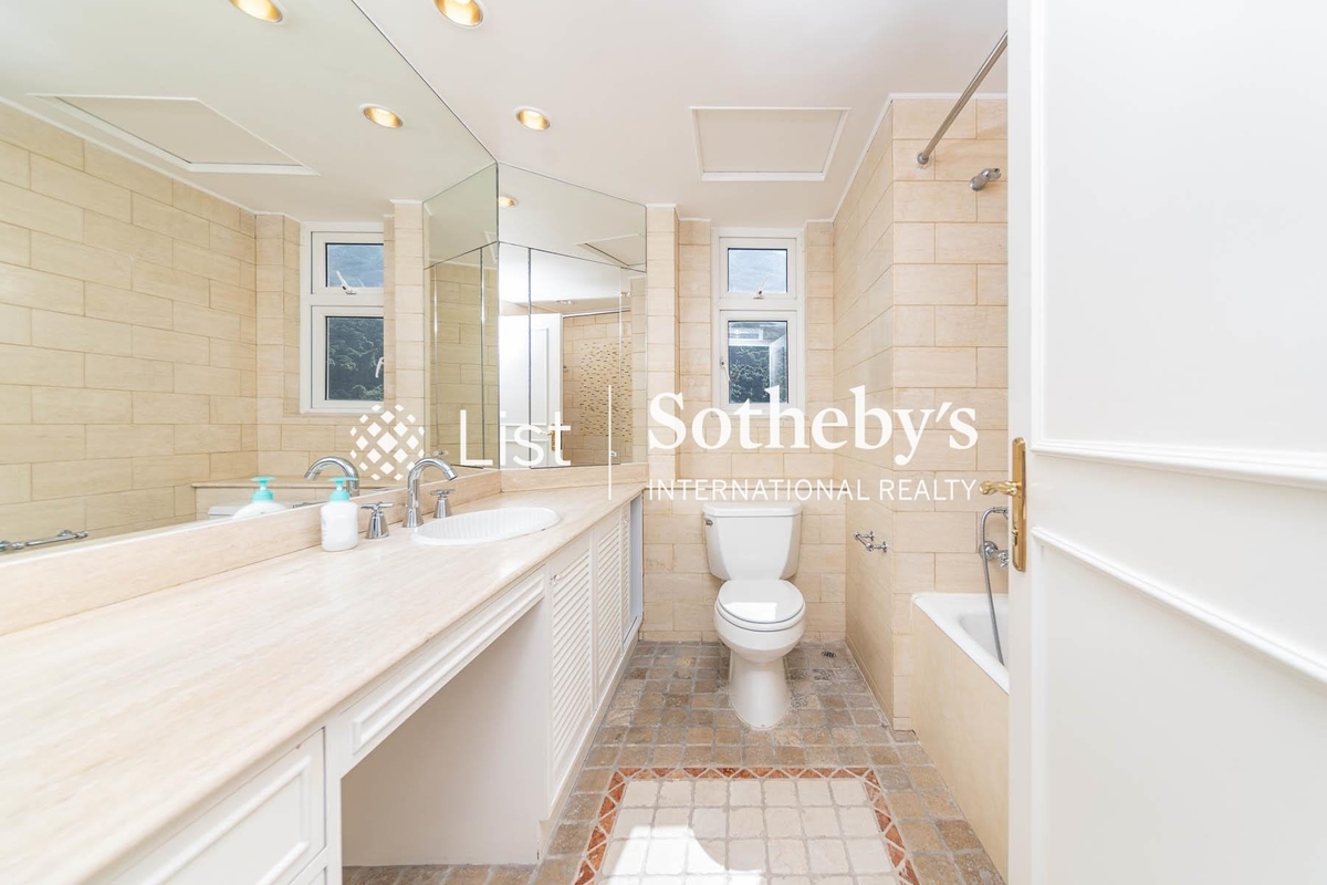 Piccadilly Mansion 碧苑 | Guest Bathroom