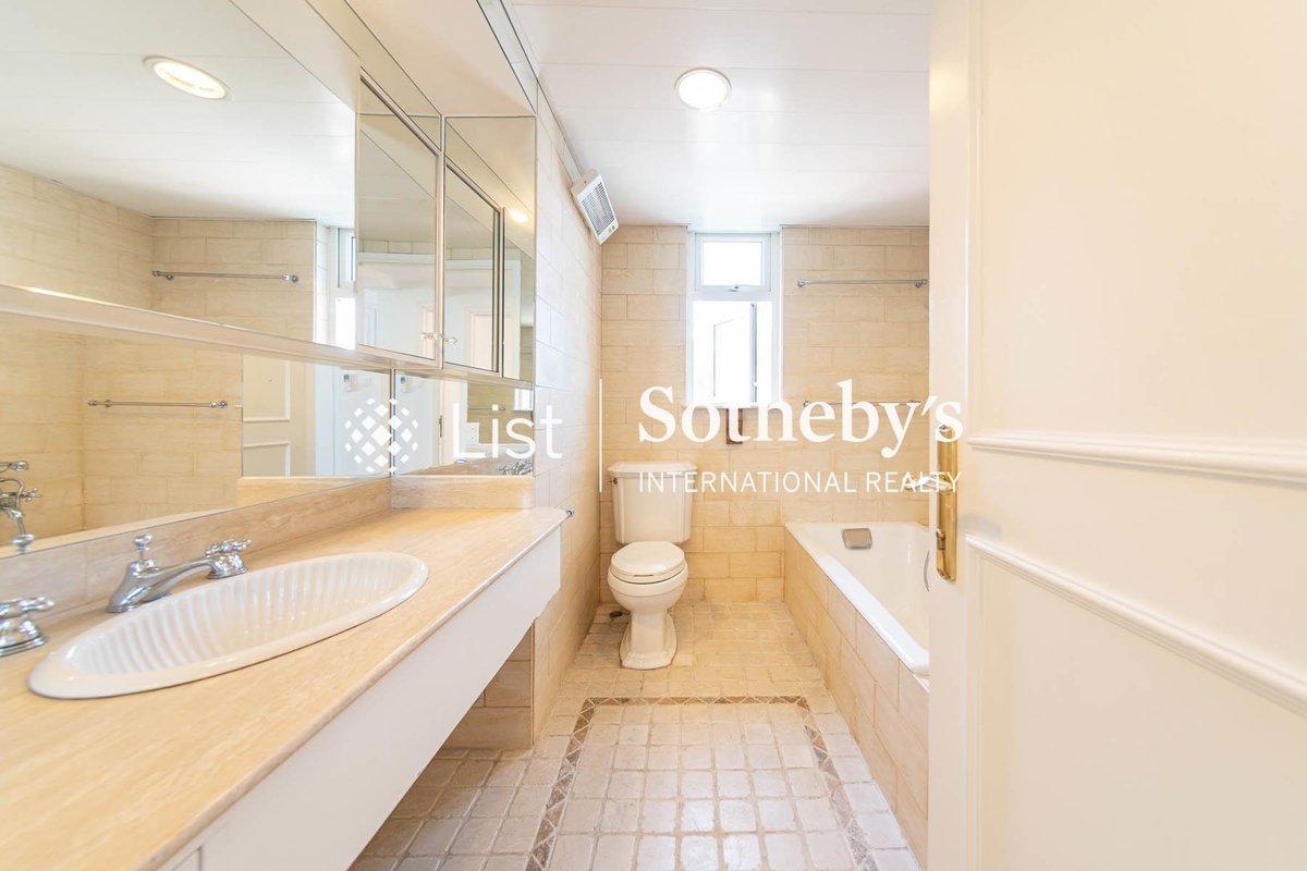 Piccadilly Mansion 碧苑 | Master Bathroom