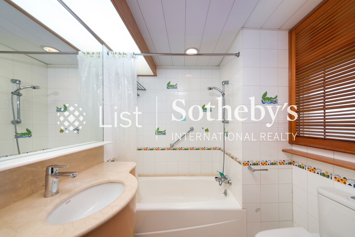 Piccadilly Mansion 碧苑 | Guest Bathroom