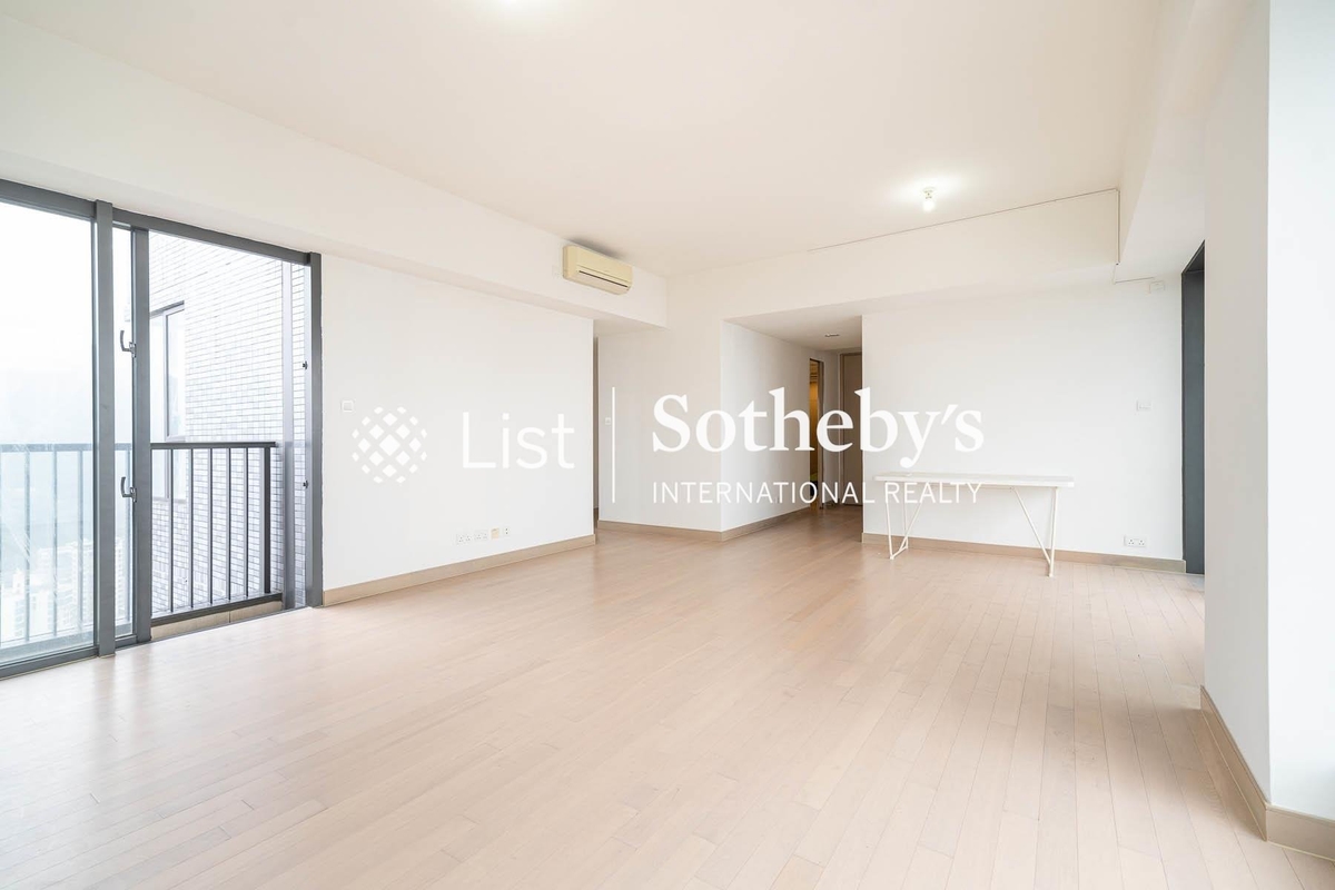 The Oakhill 萃峰 | Living and Dining Room