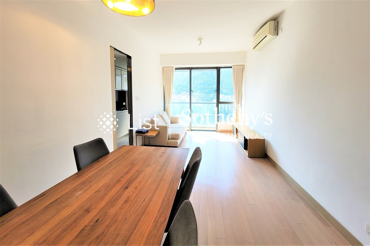 The Oakhill 萃峰 | Living and Dining Room