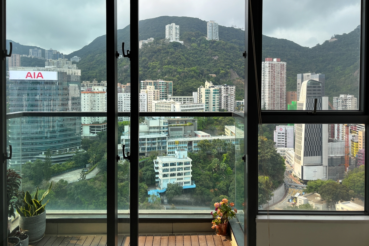 The Oakhill 萃峰 | Balcony off Living Room