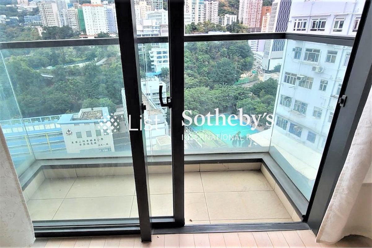 The Oakhill 萃峰 | Balcony off Living and Dining Room