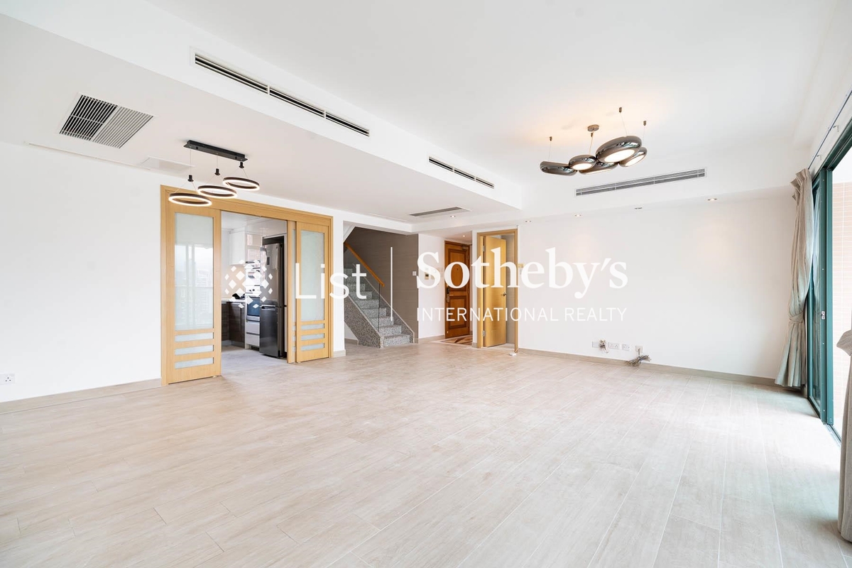 Caroline Garden 加路連花園 | Living and Dining Room