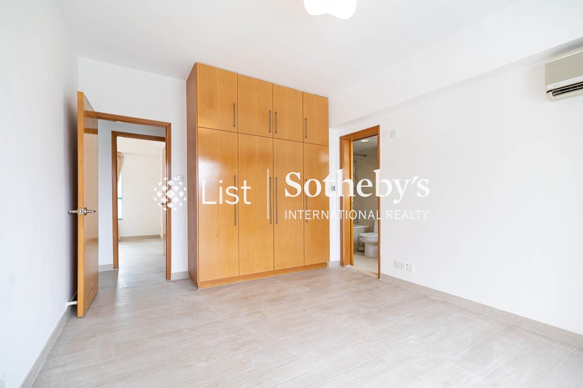 Caroline Garden 加路連花園 | Built-in Wardrobe in Master Bedroom