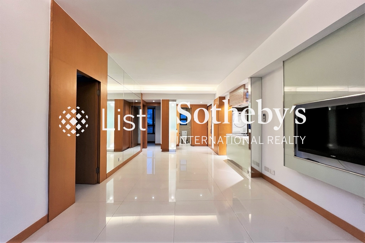 Caroline Garden 加路連花園 | Living and Dining Room