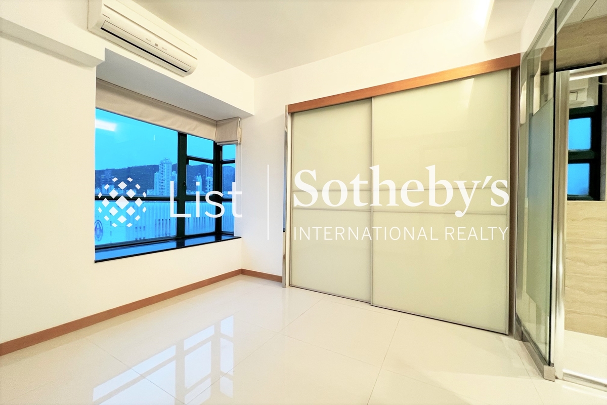 Caroline Garden 加路連花園 | Built-in Wardrobe in Master Bedroom 