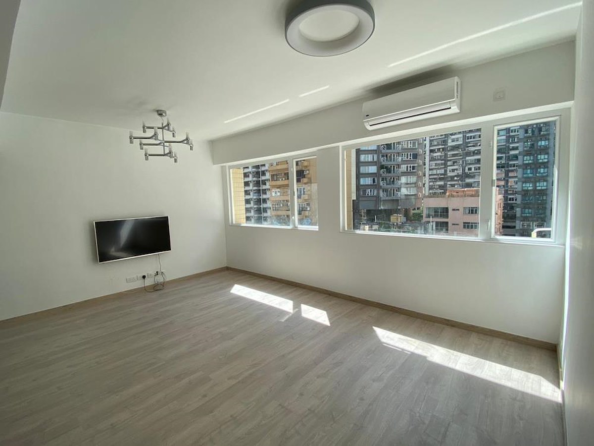 Carlos Court 嘉樂園 | Living and Dining Room