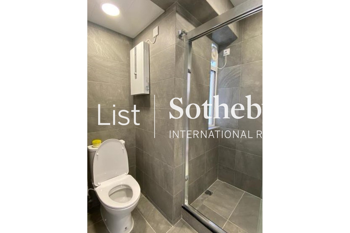 Carlos Court 嘉樂園 | Guest Bathroom