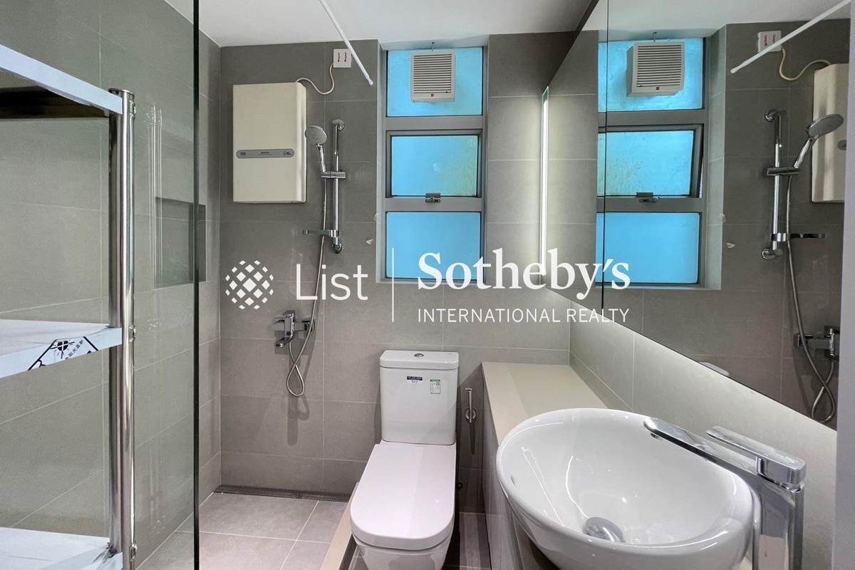 Carlos Court 嘉樂園 | Guest Bathroom