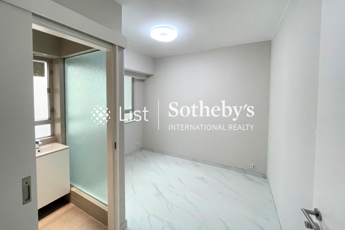 Carlos Court 嘉樂園 | Master Bedroom