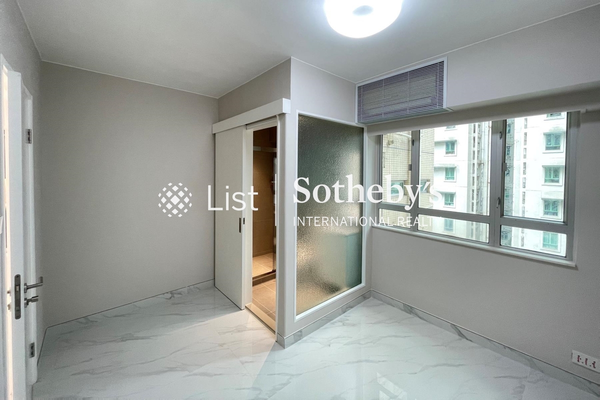 Carlos Court 嘉樂園 | Master Bedroom