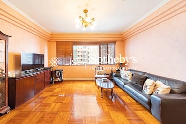 Broadview Terrace 雅景台 | Living and Dining Room