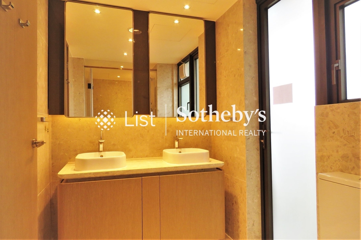 Island Garden 香島 | Master Bathroom