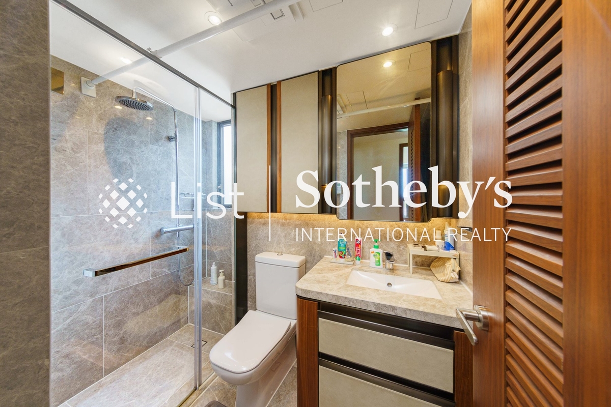 Island Garden 香島 | Master Bathroom