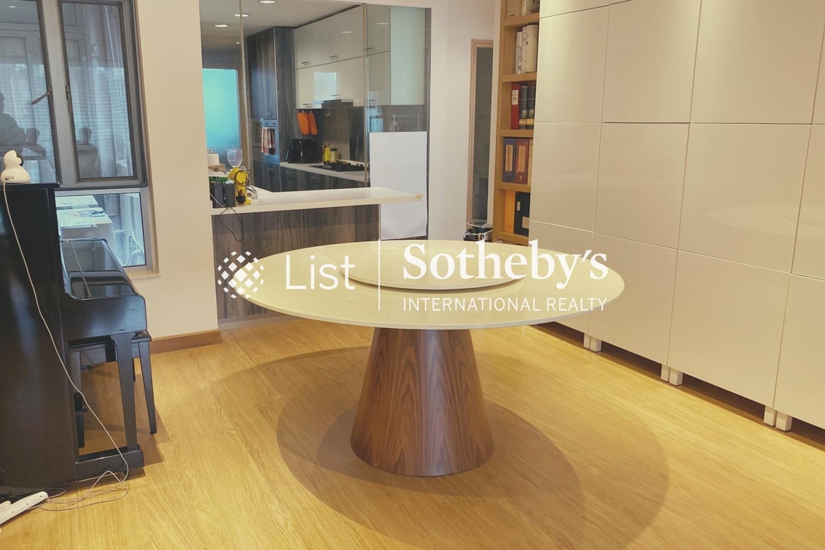 Robinson Garden Apartment 羅便臣花園大廈 | Living and Dining Room