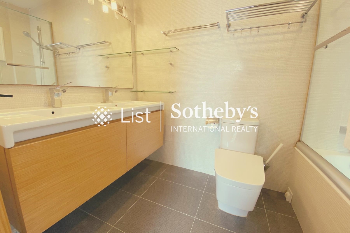 Robinson Garden Apartment 羅便臣花園大廈 | Master Bathroom
