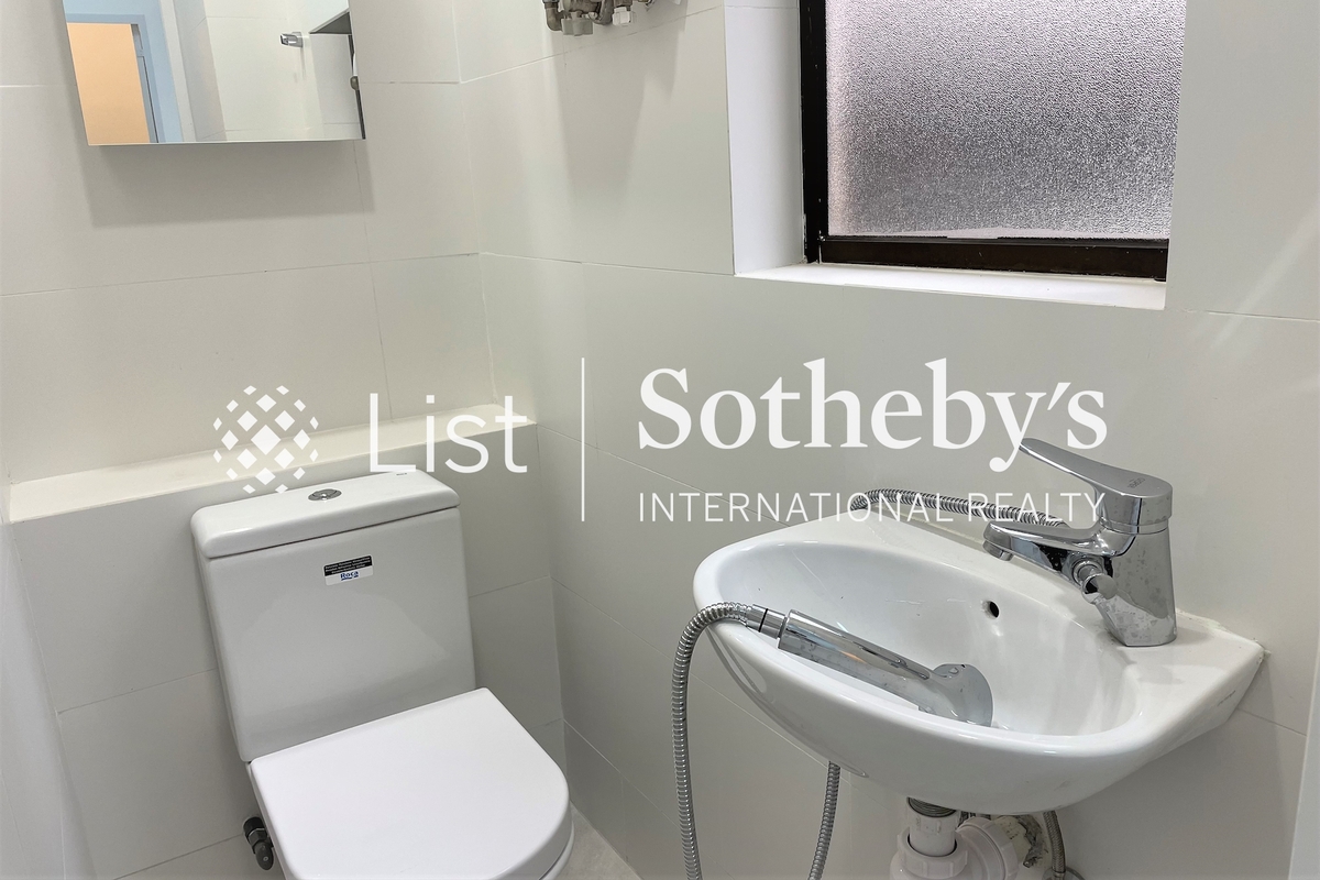 Robinson Garden Apartment 羅便臣花園大廈 | Maid's Bathroom