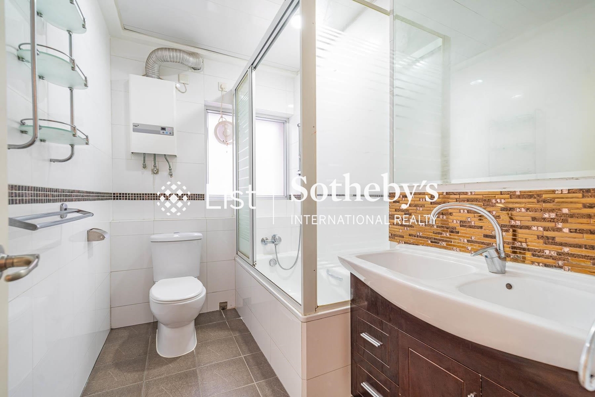 Palm Court 棕櫚閣 | Guest Bathroom