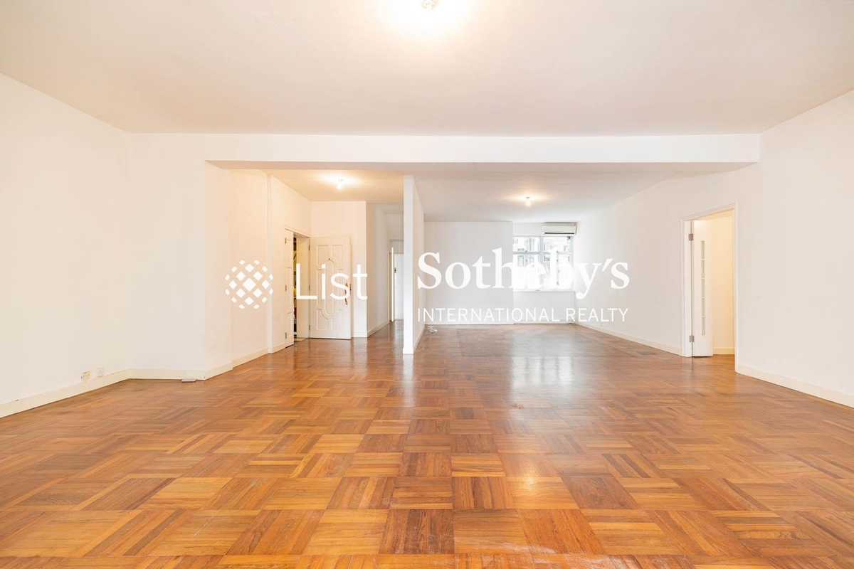 Palm Court 棕櫚閣 | Living and Dining Room