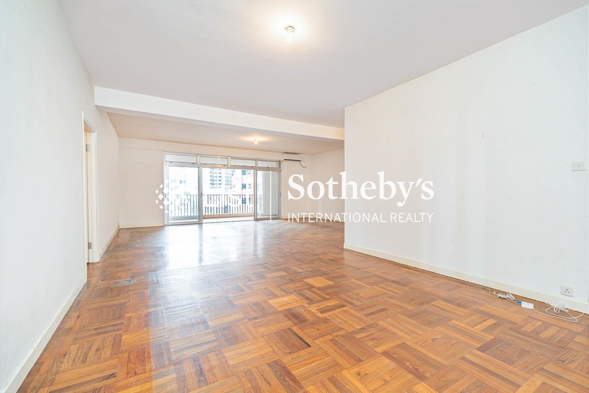 Palm Court 棕櫚閣 | Living and Dining Room