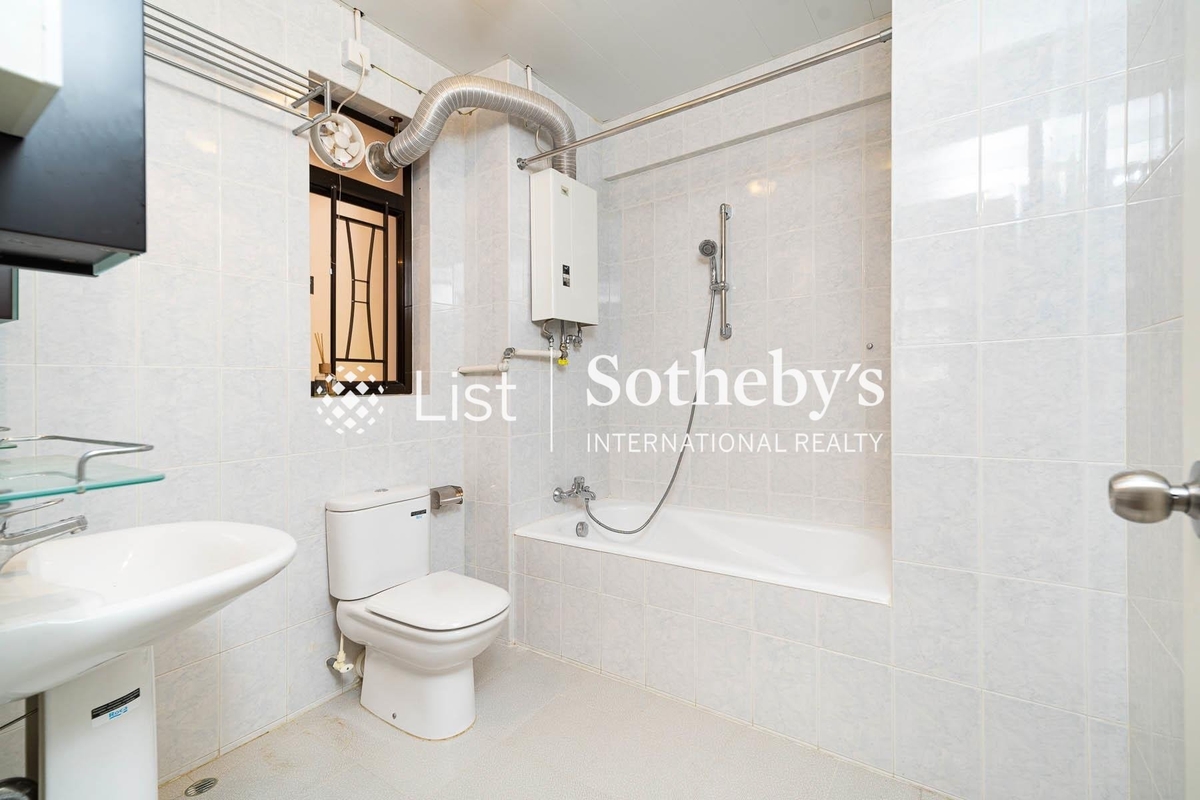 Alpine Court 嘉賢大廈 | Master Bathroom