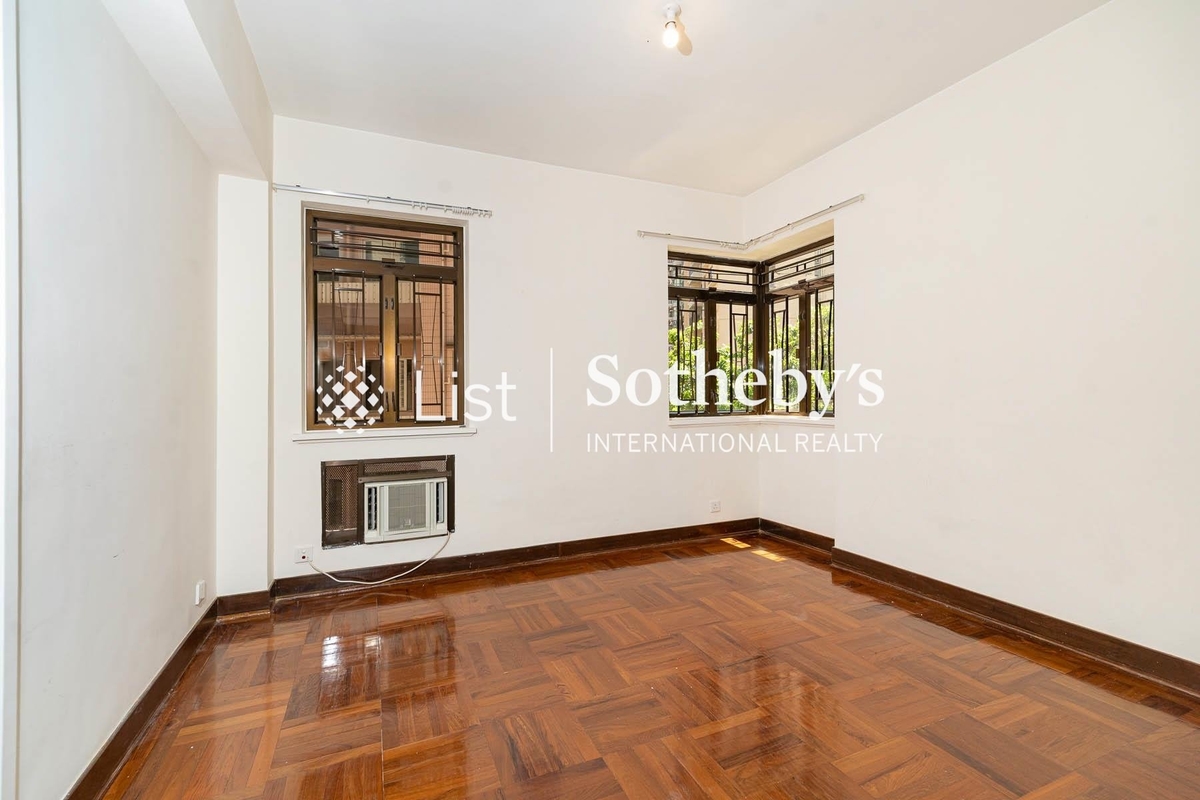 Alpine Court 嘉賢大廈 | Third Bedroom