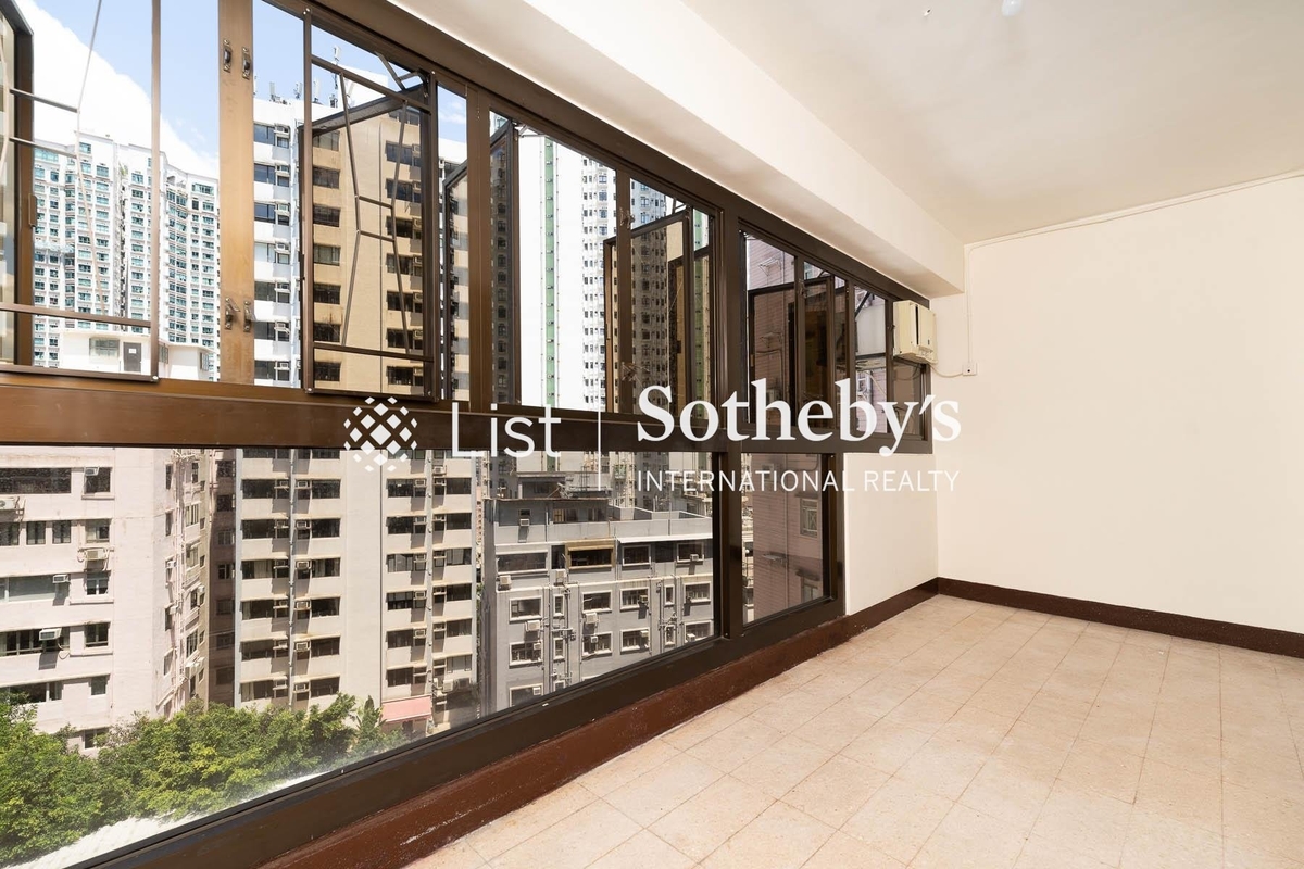 Alpine Court 嘉賢大廈 | Enclosed Balcony off Living and Dining Room