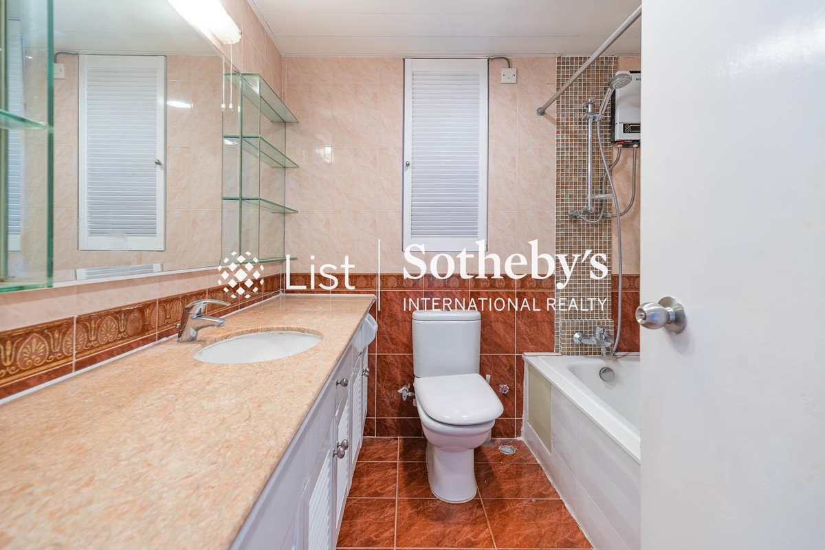 Alpine Court 嘉賢大廈 | Master Bathroom