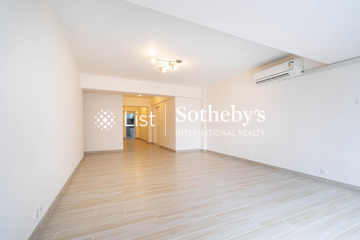 Alpine Court 嘉賢大廈 | Living and Dining Room