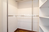 Alpine Court 嘉賢大廈 | Walk-in Closet in Master Bedroom