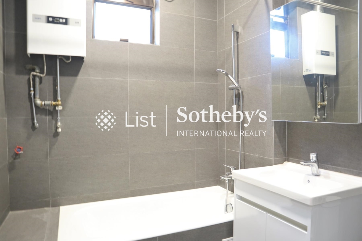 Robinson Mansion 羅便臣大廈 | Master Bathroom