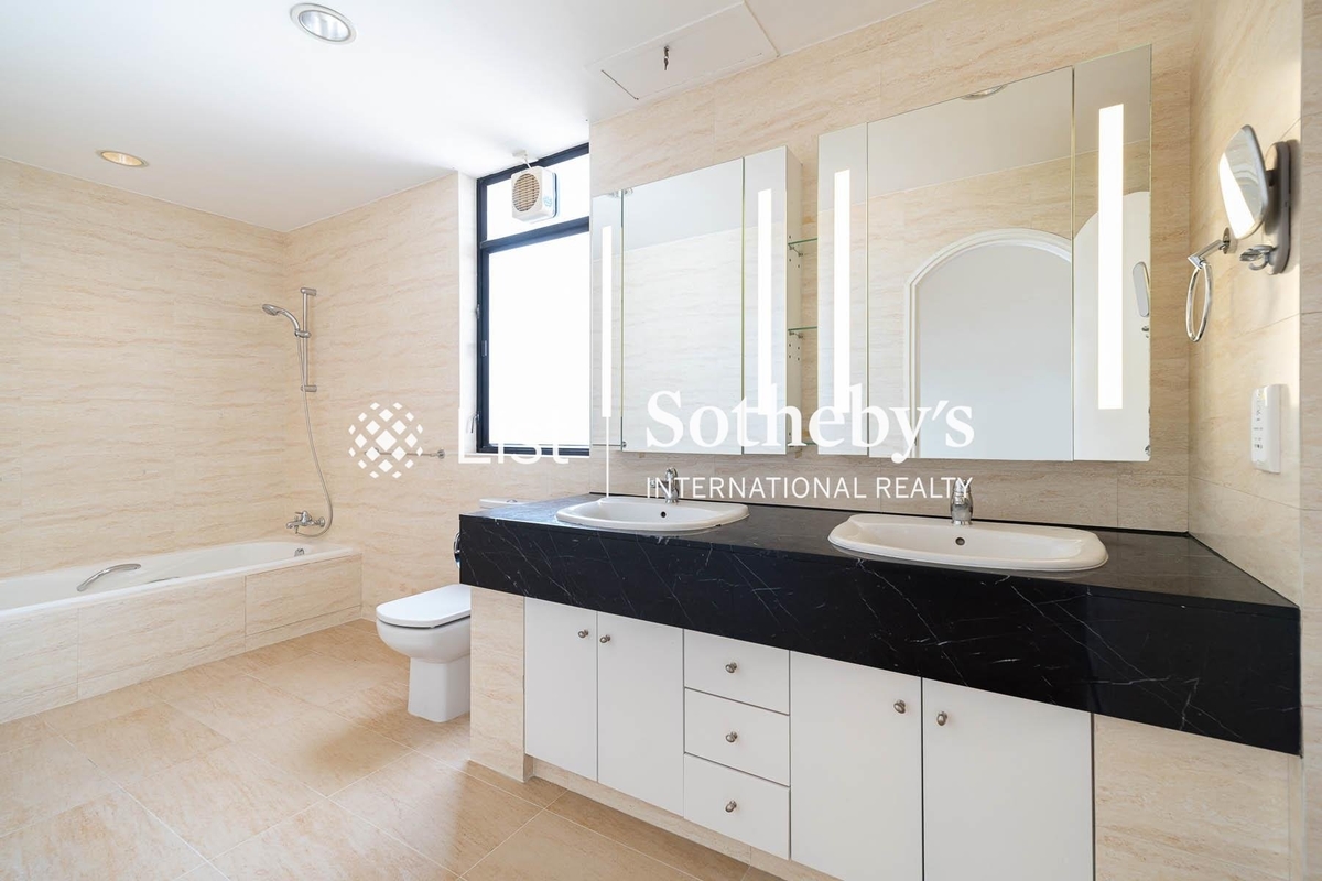 Magnolia Villas 百合苑 | Master Bathroom