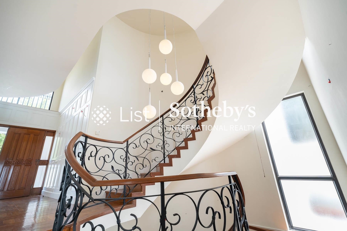 Magnolia Villas 百合苑 | Internal Staircase