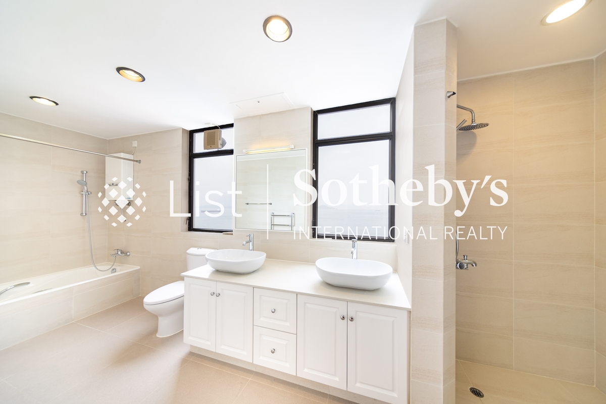 Magnolia Villas 百合苑 | Master Bathroom