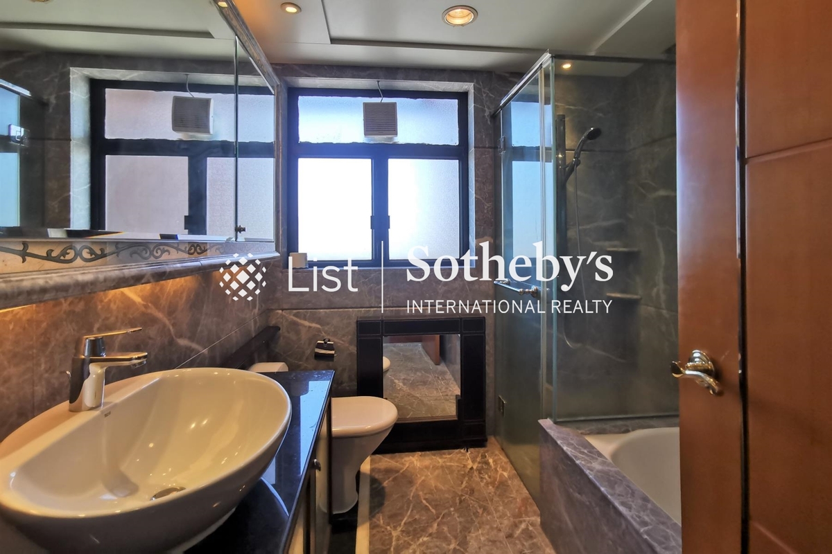 The Arch 凱旋門 | Master Bathroom