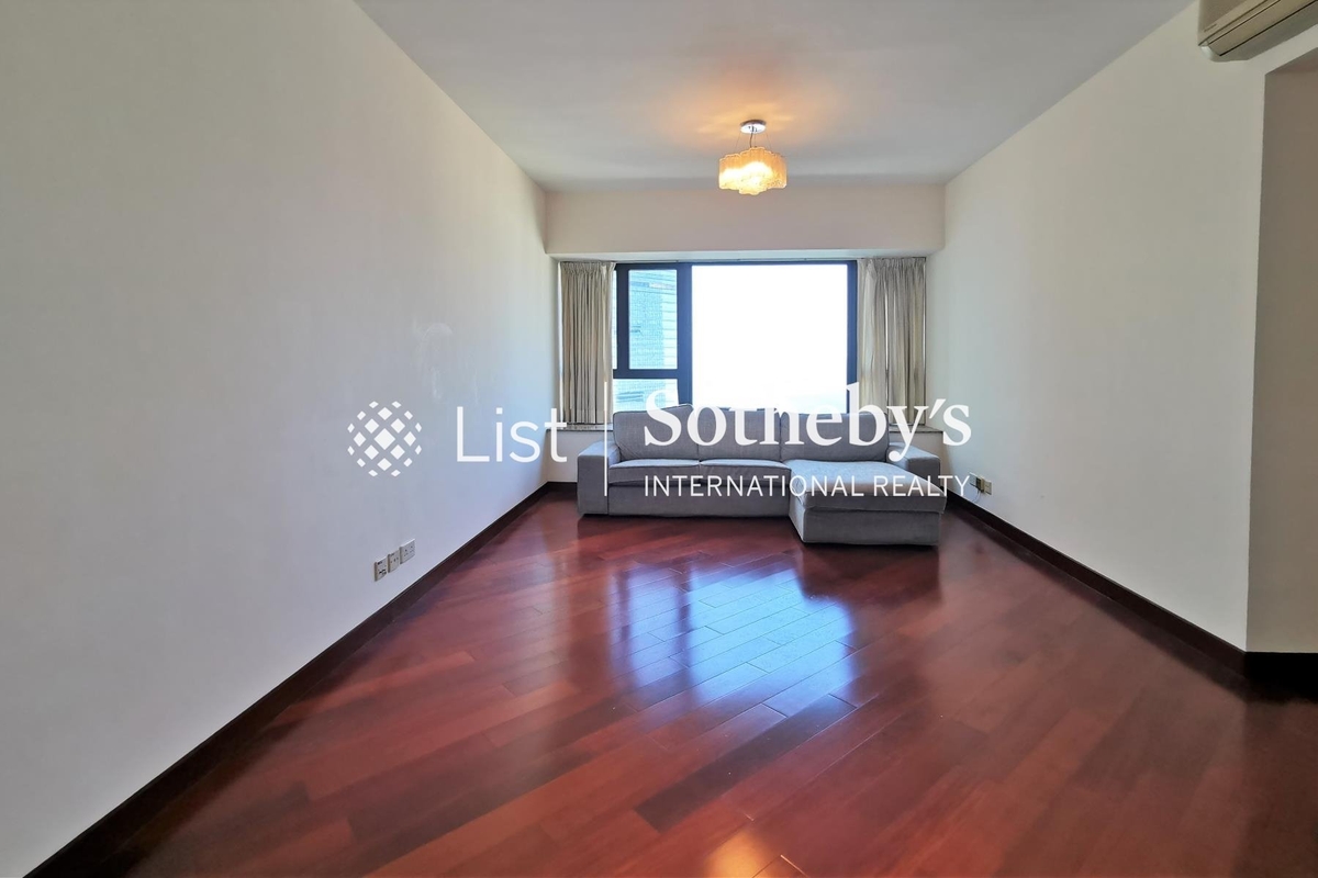 The Arch 凱旋門 | Living and Dining Room