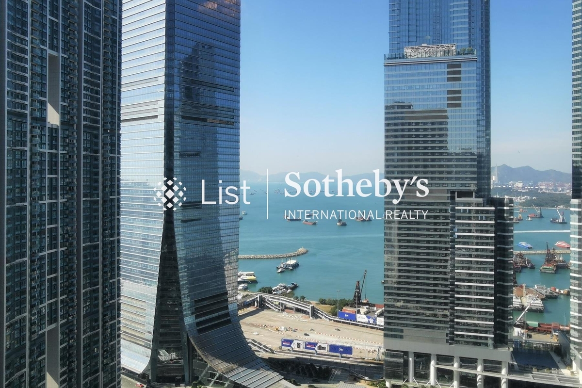 The Arch 凱旋門 | View from Living and Dining Room